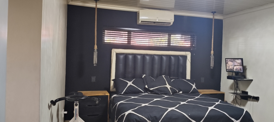 3 Bedroom Property for Sale in Uitsig Western Cape